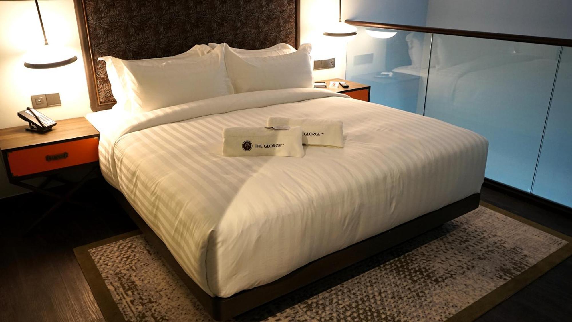 The George Penang By The Crest Collection George Town Exterior foto A bed in a hotel room