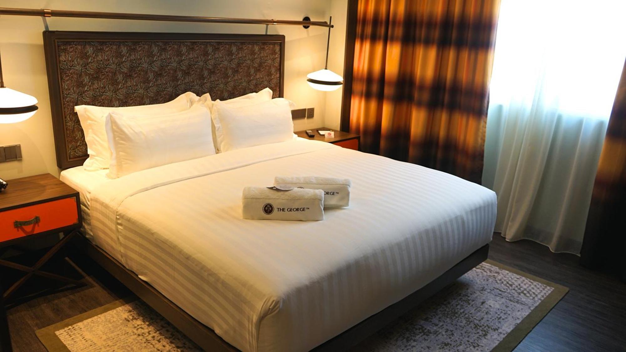 The George Penang By The Crest Collection George Town Exterior foto A bed in a hotel room