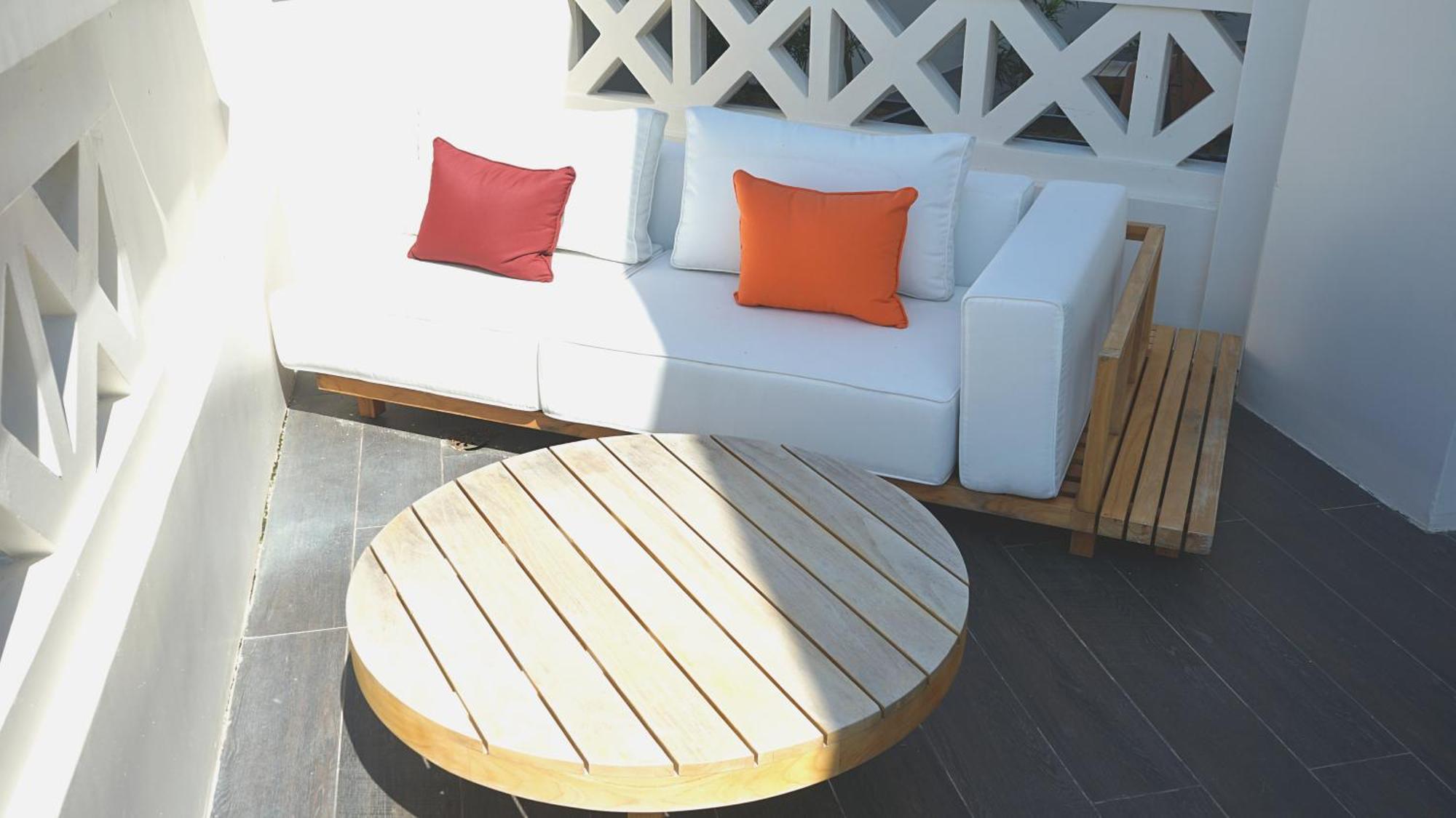 The George Penang By The Crest Collection George Town Exterior foto A round coffee table