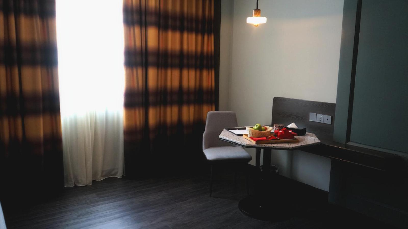 The George Penang By The Crest Collection George Town Exterior foto A room at the hotel